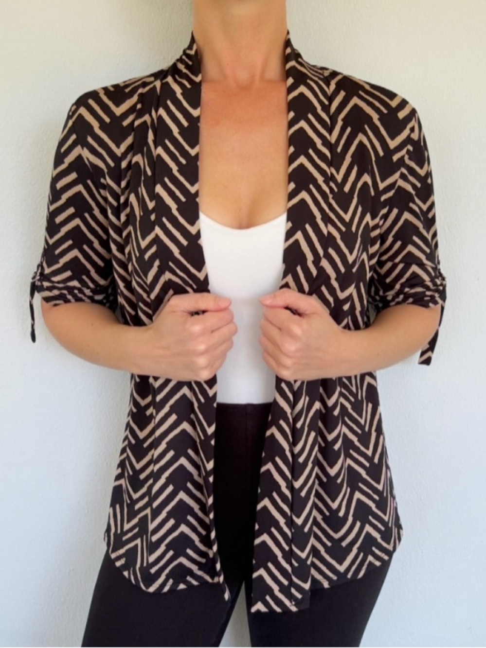 Notations Petite black and tan chevron print stretch drape cardigan size small